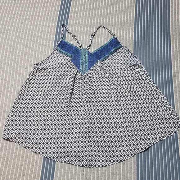 Beautiful Tent top - Picture 5 of 6